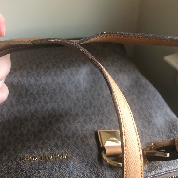Michael Kors Karla Large Signature Tote - Picture 7 of 15